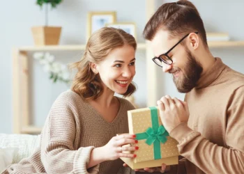 هدیه برای متولدین آبان