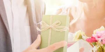 هدیه خانواده عروس به داماد
