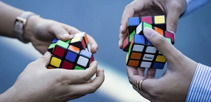 بازی‌های فکری مانند روبیک برای تمرکز و هماهنگی ذهن و بدن